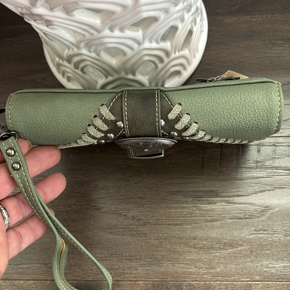 Montana West embroidered trifold wristlet/wallet,card/phone/zip compartments - Picture 11 of 15